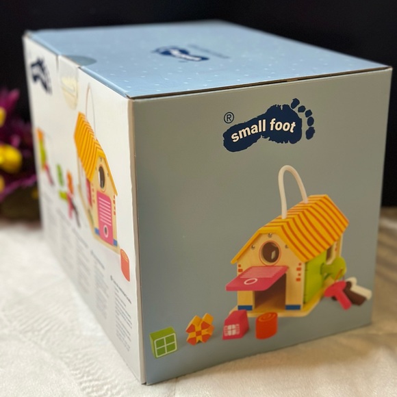 New SMALL FOOT 🦶Wooden Shed With Keys 🔑Fine Motor Skills & Logical Thinking 12M+ - Picture 5 of 7